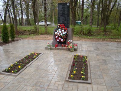 Братская могила воинов Советской Армии, погибших в 1944 г.