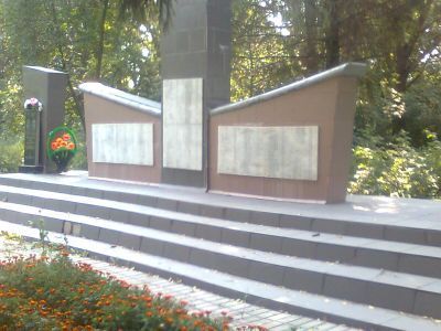 Братская могила 37 советских воинов, погибших в 1941-1943 гг. в боях с немецко-фашистскими захватчиками