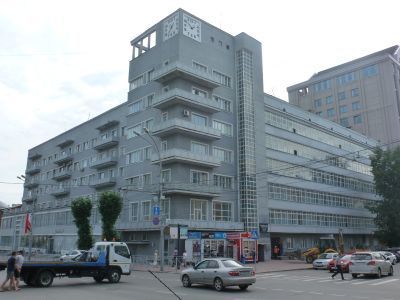 Жилой дом ("Дом с часами") (арх. Гордеев Б.А., Никитин В.Н.)