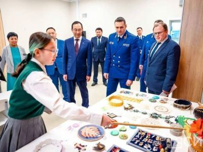 Замгенпрокурора РФ Дмитрий Демешин посетил новое здание школы в якутском селе Хатассы