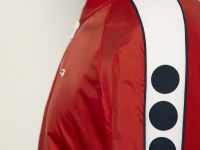 Олимпийка с контрастной отделкой из капсулы ретро