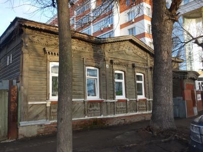 Дом (деревянный с резьбой)