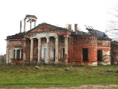 Введенская церковь с росписями и иконостасом