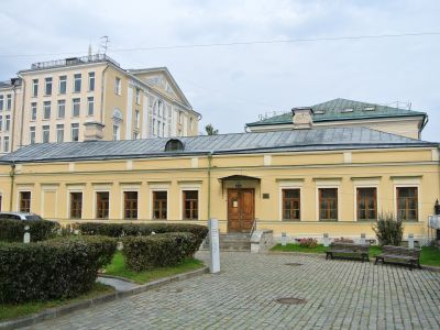 Восточный флигель