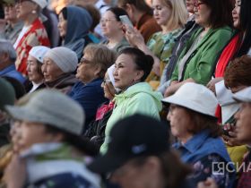 В Якутске провели концерт «Наши маяки», посвящённый Героям России