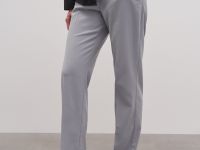 Брюки свободного кроя со стрелками