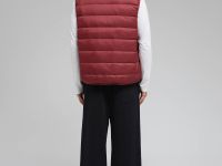 Стеганый пуховый жилет