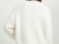 Джемпер свободного силуэта с объемными рукавами