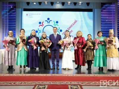 В Якутии многодетных матерей наградили в преддверии Международного женского дня