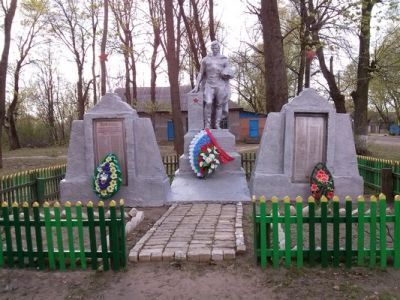 Братская могила 17 советских воинов, погибших в 1943 г. в боях с немецко-фашистскими захватчиками