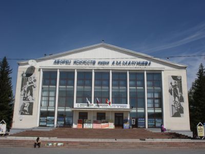 Дворец культуры Нефтяников, архитектурный памятник 60-х годов