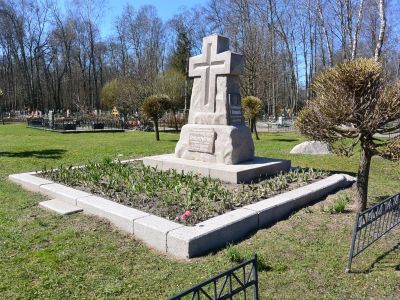 Братская могила артиллеристов, погибших во время взрыва на батарее «Константин» 30 ноября 1898 года