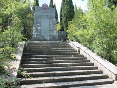 Братская могила коммунаров