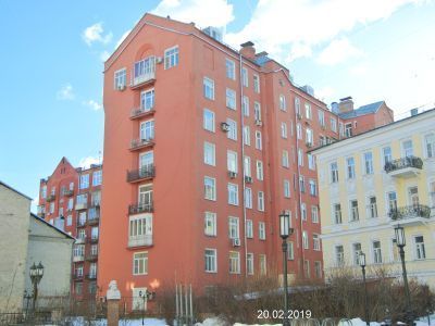 Здание ВХУТЕМАС,  где в помещении студенческого общежития 25 февраля 1921 г. Ленин Владимир Ильич вместе с Крупской Надеждой Константиновной посетил дочь Инессы Арманд и беседовал со студентами