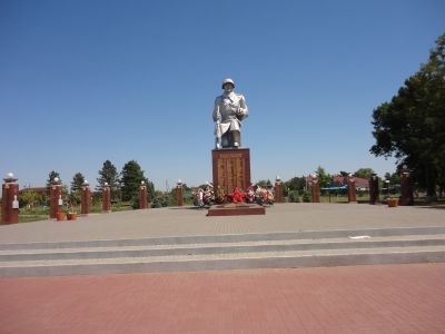 Братская могила 180 советских воинов, погибших в боях с фашистскими захватчиками