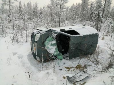 Два человека получили травмы. В Ленском районе Якутии перевернулся автомобиль