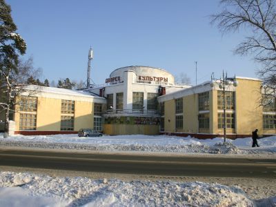 Здание клуба фарфоровой фабрики