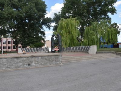 Братская могила советских воинов, погибших в боях с фашистскими захватчиками в 1943 году. Мемориал воинам-землякам, не вернувшимся с фронтов Великой Отечественной войны.