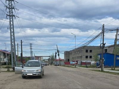 В Сунтарском районе женщина-водитель сбила пенсионерку при движении задним ходом