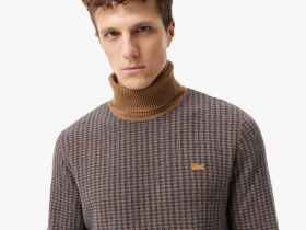 Мужской свитер Lacoste с высоким воротом классического кроя