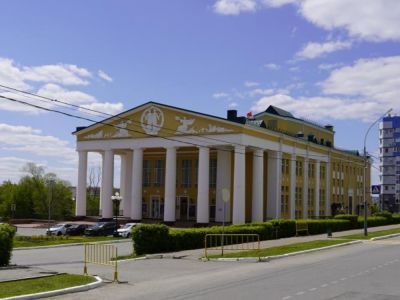 Памятник архитектуры 50-х годов XX в., здание театров драмы и музыкальной комедии Мордовской АССР