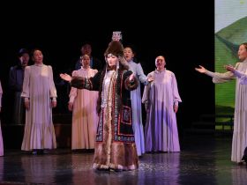 Саха театр открыл юбилейный 120-й творческий сезон