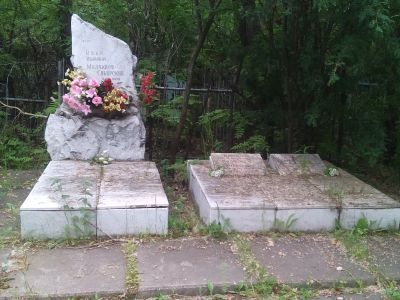 Памятник писателю Молчанову-Сибирскому