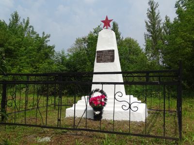 Братская могила партизан, погибших в боях с фашистскими захватчиками в 1943 г.