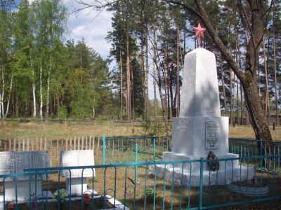 Братская могила советских воинов