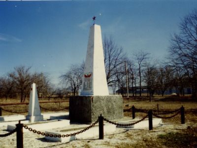 Братская могила красных партизан, погибших за власть Советов