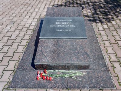 Могила Антонова Неона Васильевича (1907-1948) Героя Советского Союза