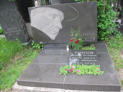 Надгробие Э.К.Тиссе