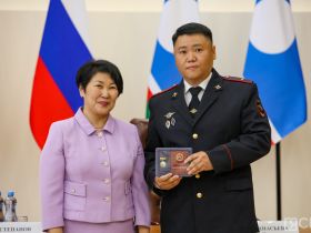 Государственные награды вручили медицинским работникам Якутии