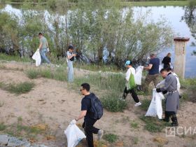 В Якутске прошел субботник «Особенности национальной уборки»