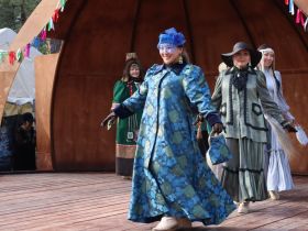 Показ национальной одежды состоялся на Ысыахе Олонхо