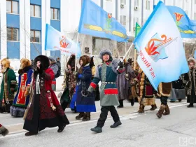 В Якутске состоялось шествие народных мастеров в национальных костюмах
