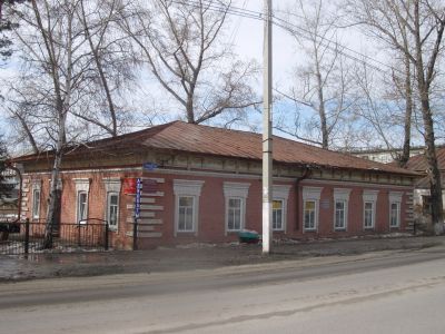 Одноэтажный кирпичный дом