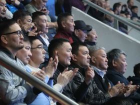 Якутские борцы стали победителями матчевой встречи к 75-летию Александра Иванова