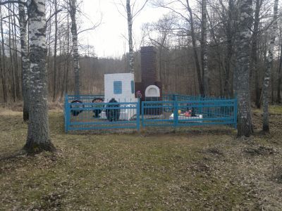Памятное место, где происходили массовые сожжения гитлеровцами мирных советских граждан. Установлен обелиск