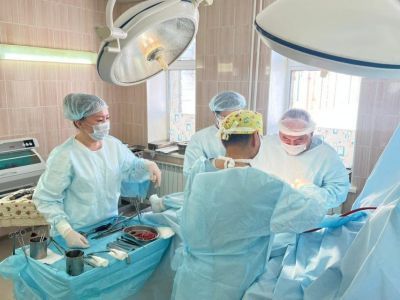 Более 300 операций провели врачи мобильного хирургического центра Якутии