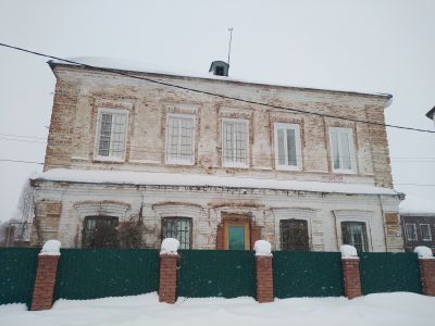 Каменный двухэтажный дом