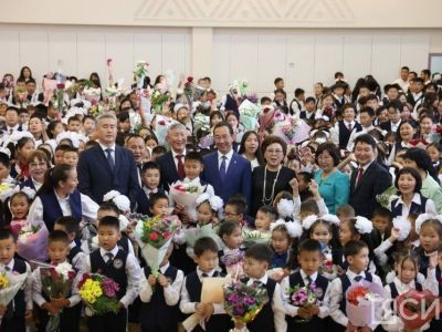 Глава Якутии поздравил с Днем учителя