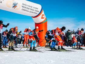 Звезды Олимпийских игр пробежали лыжный марафон с якутянами