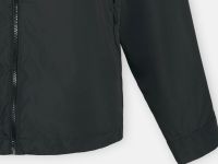 Ветровка с капюшоном