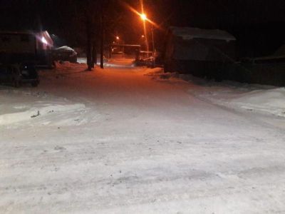 Покатушки закончились ДТП. В Алдане молодая пара на снегокате врезалась в автомобиль