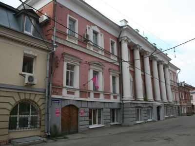 Дом, в котором по инициативе Алексея Максимовича Горького была открыта для городской бедноты чайная "Столбы"