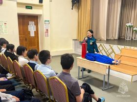 Сотрудники МЧС провели уроки безопасности в образовательных учреждениях Якутии