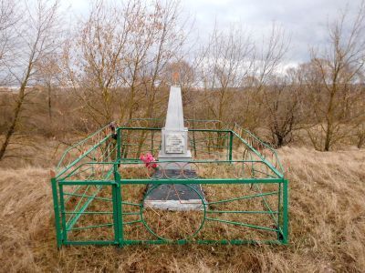 Братская могила 5 советских воинов, погибших в 1943 г. в боях с немецко-фашистскими захватчиками