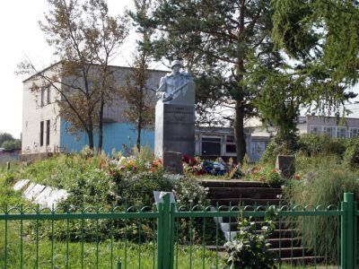 Братское захоронение советских воинов, погибших в 1941-44 гг.