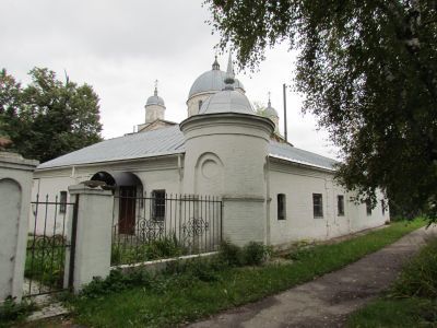 Угловая башня и хозяйственная постройка в ограде монастыря